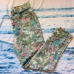 thrifted women’s athletic forenza jeans 🌷